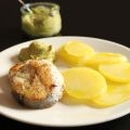 Merluza a la plancha con guacamole y patatas al[...]