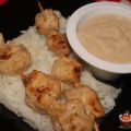 Satay de pollo