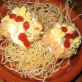 Huevos rellenos en nidos de arroz