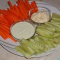 Bastones de pepino y zanahoria con salsa de[...]