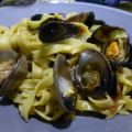 Pasta fresca de cintas con almejas y mejillones