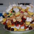 Brochetas de frutas con gominolas