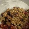 Espuma de coco con crumble y fresas
