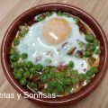 HUEVOS AL PLATO CON GUISANTES
