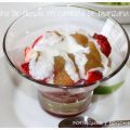 Copa de fresas y  compota de manzana