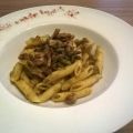 PASTA ITALIANA: PENNE RIGATE CON SALSA DE[...]