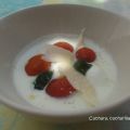Crema de mozzarela con tomates y albahaca