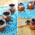 Tarritos de chocolate, queso y frutos rojos