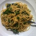 Pasta con espinacas y pipas de calabaza al ajo[...]