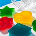 Tembleques JELL-O JIGGLERS con jugo CAPRI SUN