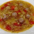 Sopa de repollo con albóndigas