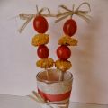 Brochetas de pollo crujiente y cherries
