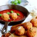 Arancini (Bolas de arroz) con salsa marinara[...]