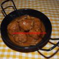 Albóndigas rellenas de queso con salsa de[...]