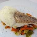 Lubina al horno con verduras y espuma de limón