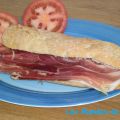 BOCADILLO DE JAMÓN A LA CATALANA