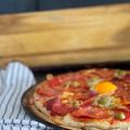 Pizza, lomo curado, queso, yema de huevo,[...]
