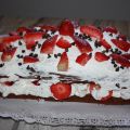 Postre: Brownie relleno de nata con fresas