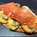 Tosta de champiñones y jamón serrano