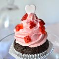 Cupcakes de chocolate y crema de fresas