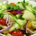 Ensalada de tomates cherrys y calabacín