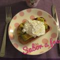 Tostada de aguacate y huevo escalfado