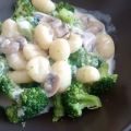 Brócoli y ñoqui de patata con salsa de champiñon
