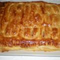Hojaldre con salchichas y queso