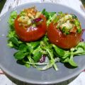 Tomates rellenos de ensalada y gambas