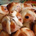 Hot cross buns o bollitos ingleses de la cruz