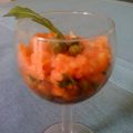 Tartar de tomate y rúcula con salmón