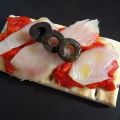 Tosta de bacalao ahumado con pimientos asados