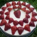 Tarta de queso, nata y fresas
