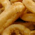CALAMARES FRITOS EN SALSA DE TOMATES Y ALBAHACA