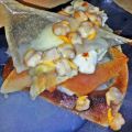 Mil hojas de rodaballo con salsa de berberechos.