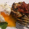 TIMBAL DE CHAMPIÑONES CON AJETES, HUEVO POCHÉ[...]