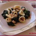 Espinacas con calamares y gambas