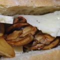Bocadillo de champiñones con queso