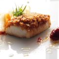 BACALAO EN PAPILLOTE, SU COSTRA DE CEBOLLA Y[...]