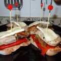 TOSTA DE SOLOMILLO CON BRIE,CEBOLLA Y PIMIENTO