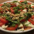 ENSALADA CAPRESE CON CREMA DE BALSÁMICO Y[...]