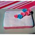 Pastel de fondant con flores