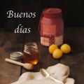 Hoy desayuno...albaricoques con miel y mató