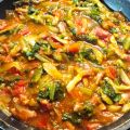 Verduras con jamón y bacón al curry