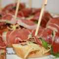 Tosta de pan con jamón, rúcula, tomate seco y[...]