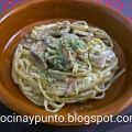 Tallarines a la carbonara con champis y bacon