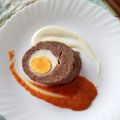 Salchicha de retinto rellena de huevo y bacon