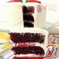 RED VELVET CAKE CON MOUSSE DE QUESO Y COMPOTA[...]