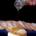 Tortas de aceite y anís con yogur helado