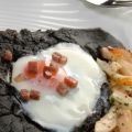 Huevos asados en pan negro